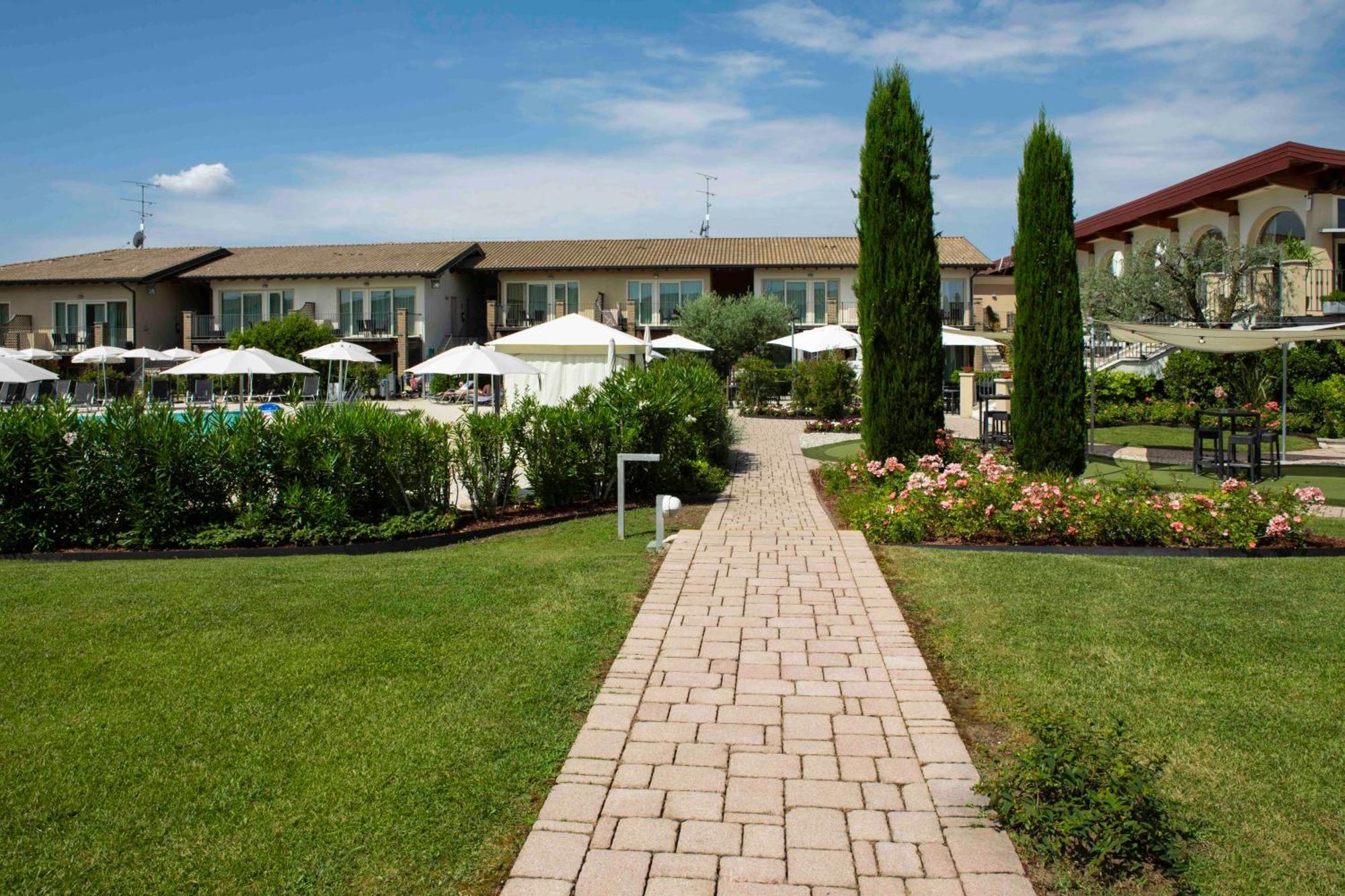 Lake Garda Resort Moniga del Garda Exterior photo